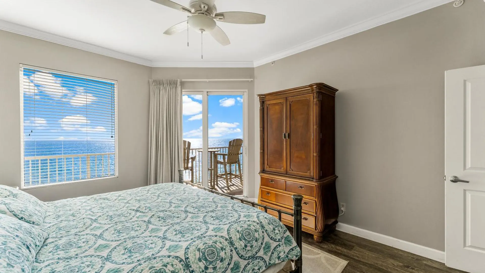 Apartment Stunning Gulf Front 3Bd Condo! With Beach Chair Service For 4! Presented By Dolce Vita Getaways Pcb! Panama Stadt USA
