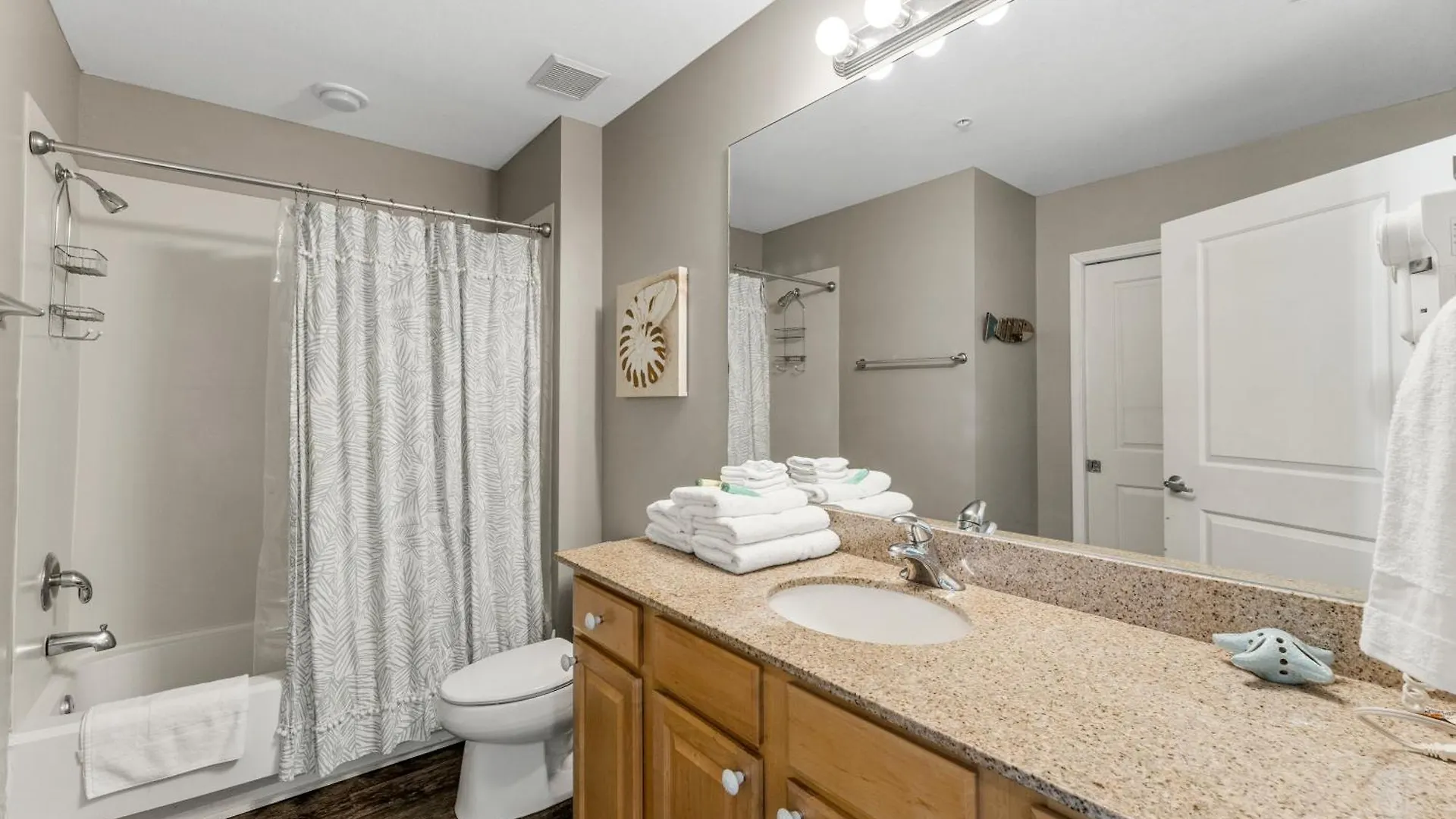 Apartment Stunning Gulf Front 3Bd Condo! With Beach Chair Service For 4! Presented By Dolce Vita Getaways Pcb! Panama City Beach United States